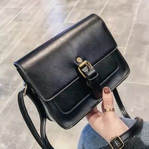 “PAULA” Black Vegan Leather Basic Crossbody